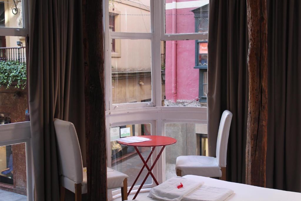 Pension Aliciazzz Bed And Breakfast بلباو الغرفة الصورة