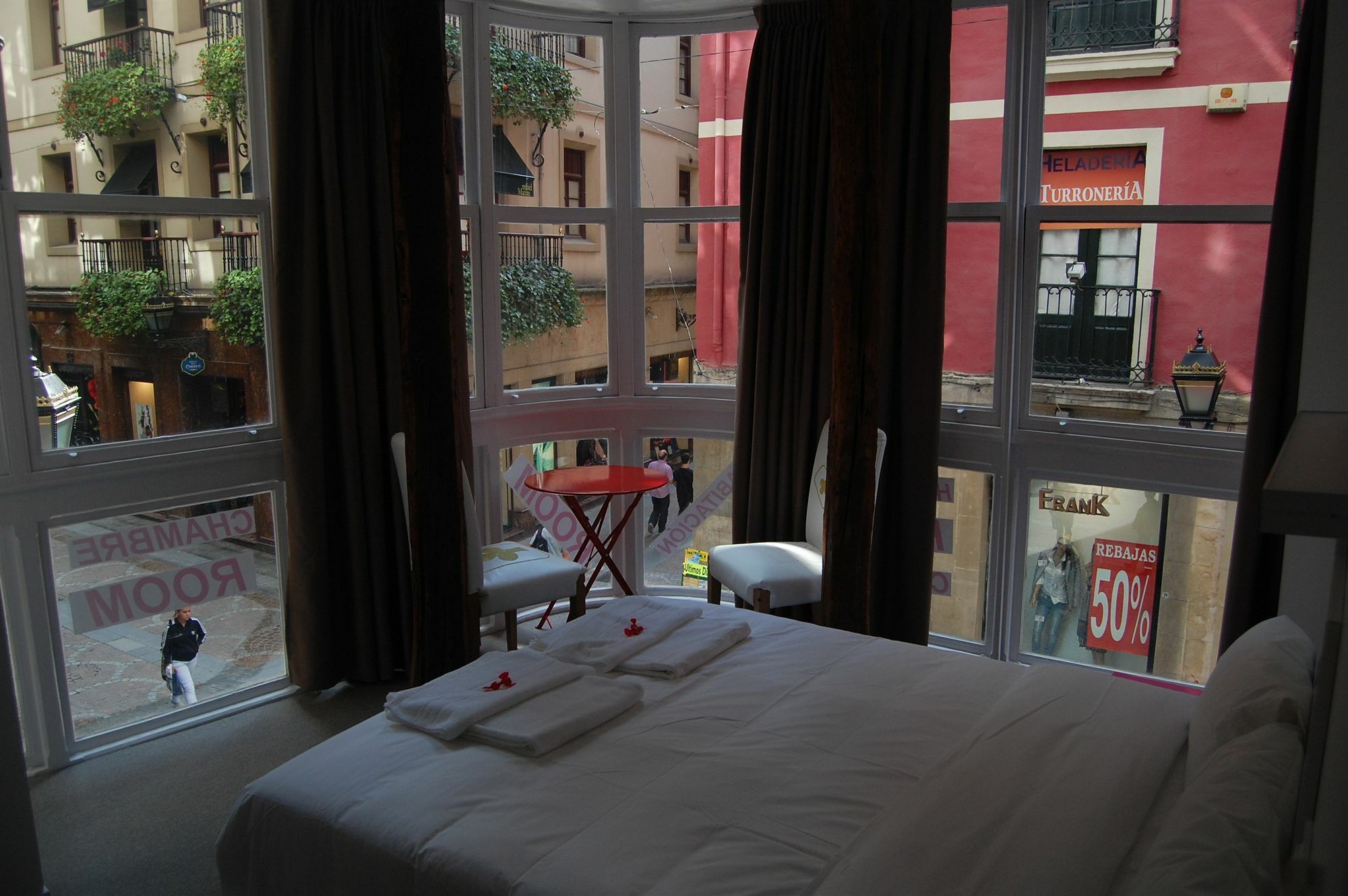 Pension Aliciazzz Bed And Breakfast بلباو المظهر الخارجي الصورة
